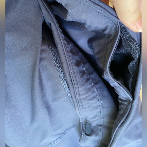 Athleta Ultimate Stash pocket Crop - Picture 3 of 4